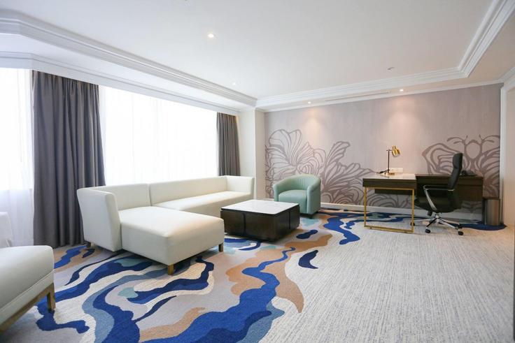 Elegant gestaltetes Wohnzimmer mit moderner Einrichtung in einer Wohnung im Building Jalan Casablanca Kav 18 - wyndham - 1693658 in Tebet, South Jakarta City Elegant gestaltetes Wohnzimmer mit moderner Einrichtung in einer Wohnung im Building Jalan Casablanca Kav 18 - wyndham - 1693658 in Tebet, South Jakarta City