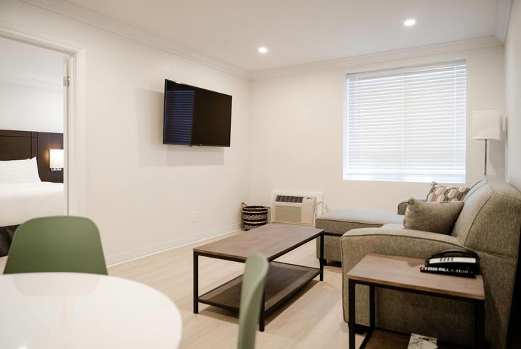 Collingwood, Collingwood에 위치한 Building Vacation Inn Drive - wyndham - 1677641 유닛의 세련된 인테리어가 돋보이는 거실