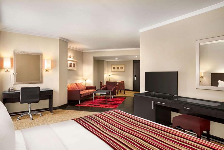 Al Khabaisi, Dubai에 위치한 Building Salah Al Din Street - wyndham - 1646769 유닛의 세련된 인테리어가 돋보이는 거실