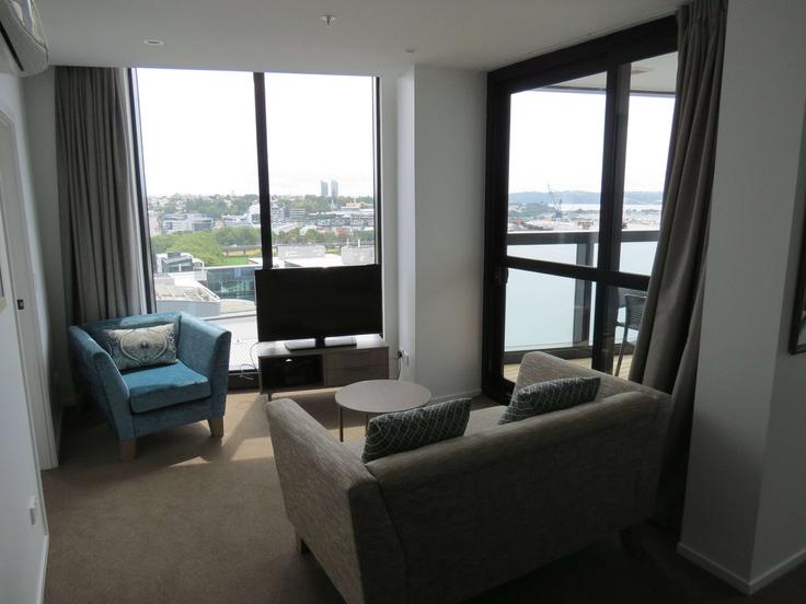 Building Victoria Street West - wyndham - 1673481 adresindeki bir dairede modern mobilyalarla zarif bir şekilde tasarlanmış oturma odası Auckland CBD, Auckland Building Victoria Street West - wyndham - 1673481 adresindeki bir dairede modern mobilyalarla zarif bir şekilde tasarlanmış oturma odası Auckland CBD, Auckland