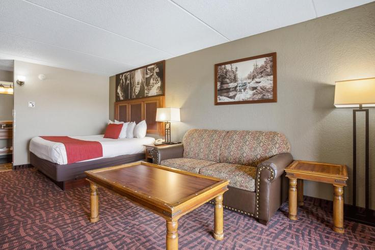 Wisconsin Dells, Wisconsin Dells에 위치한 Building River Road - wyndham - 1668343 유닛의 세련된 인테리어가 돋보이는 거실 Wisconsin Dells, Wisconsin Dells에 위치한 Building River Road - wyndham - 1668343 유닛의 세련된 인테리어가 돋보이는 거실