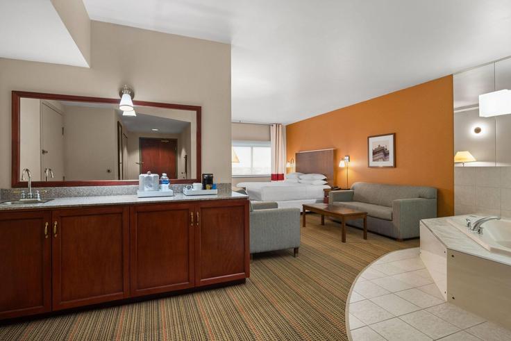 Winnipeg WinnipegのBuilding Wellington Avenue - wyndham - 1674719のアパートメントにある、モダンな家具を備えたエレガントなデザインのリビングルーム