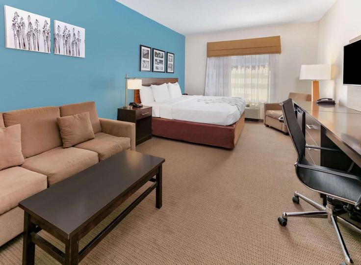 Longview LongviewのBuilding City Center Way - wyndham - 1677713のアパートメントにある、モダンな家具を備えたエレガントなデザインのリビングルーム Longview LongviewのBuilding City Center Way - wyndham - 1677713のアパートメントにある、モダンな家具を備えたエレガントなデザインのリビングルーム