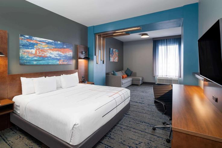 Salle de séjour élégante avec mobilier moderne dans un appartement à Building Rain Forest Drive - wyndham - 1669853 à Louisville, Louisville Salle de séjour élégante avec mobilier moderne dans un appartement à Building Rain Forest Drive - wyndham - 1669853 à Louisville, Louisville