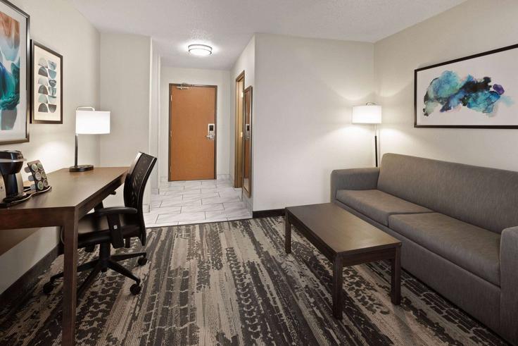 Marion, Marion에 위치한 Building James Way - wyndham - 1680042 유닛의 세련된 인테리어가 돋보이는 거실