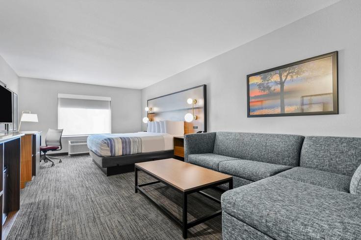 Salle de séjour élégante avec mobilier moderne dans un appartement à Building Minnesota 11 - wyndham - 1673763 à International Falls, International Falls