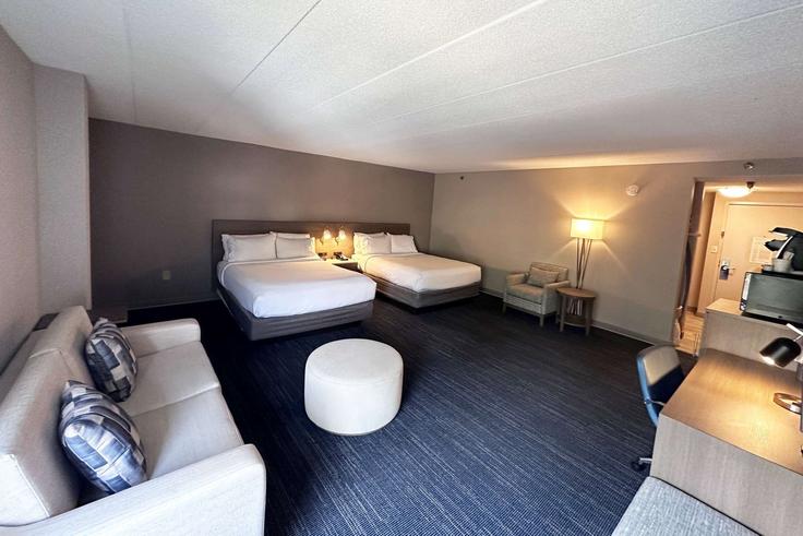 Salle de séjour élégante avec mobilier moderne dans un appartement à Building Windigrove Drive - wyndham - 1668391 à Waynesboro, Waynesboro Salle de séjour élégante avec mobilier moderne dans un appartement à Building Windigrove Drive - wyndham - 1668391 à Waynesboro, Waynesboro