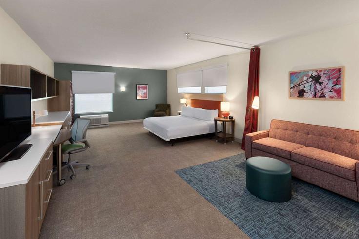 Houston, Houston에 위치한 Building Eastex Freeway - wyndham - 1673327 유닛의 세련된 인테리어가 돋보이는 거실 Houston, Houston에 위치한 Building Eastex Freeway - wyndham - 1673327 유닛의 세련된 인테리어가 돋보이는 거실