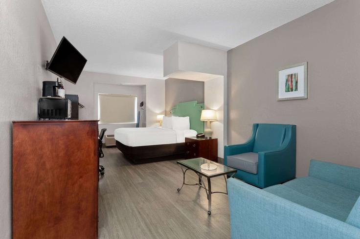 Salle de séjour élégante avec mobilier moderne dans un appartement à Building Canada Avenue - wyndham - 1667304 à Orlando, Orlando Salle de séjour élégante avec mobilier moderne dans un appartement à Building Canada Avenue - wyndham - 1667304 à Orlando, Orlando