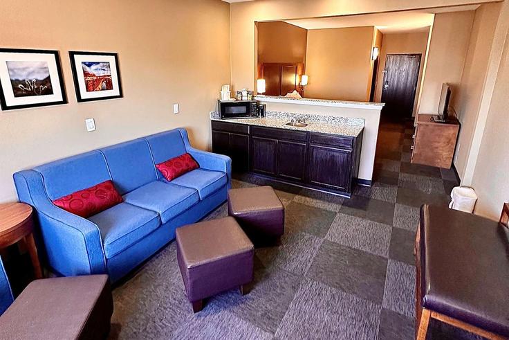 Phoenix, Phoenix에 위치한 Building North 26th Drive - wyndham - 1676149 유닛의 세련된 인테리어가 돋보이는 거실 Phoenix, Phoenix에 위치한 Building North 26th Drive - wyndham - 1676149 유닛의 세련된 인테리어가 돋보이는 거실