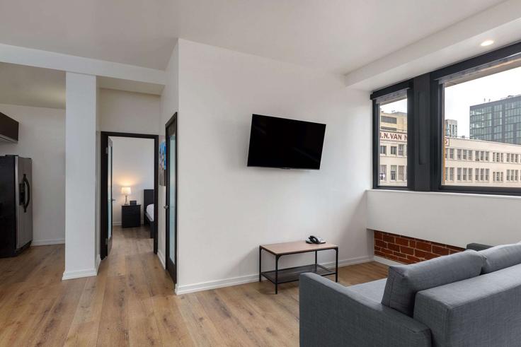 Los Angeles Los AngelesのBuilding West 7th Street - wyndham - 1673483のアパートメントにある、モダンな家具を備えたエレガントなデザインのリビングルーム Los Angeles Los AngelesのBuilding West 7th Street - wyndham - 1673483のアパートメントにある、モダンな家具を備えたエレガントなデザインのリビングルーム