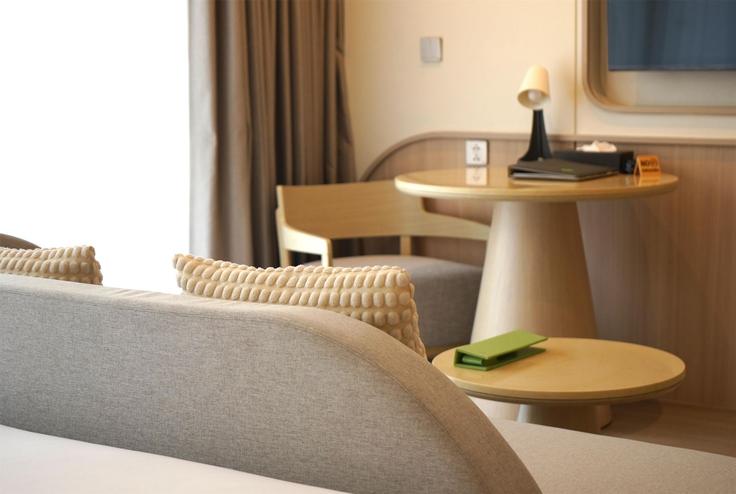 Sakhu, Sakhu에 위치한 Building 28/40 Naithon Beach Sakhu A.Thalang - wyndham - 1687961 유닛의 세련된 인테리어가 돋보이는 거실 Sakhu, Sakhu에 위치한 Building 28/40 Naithon Beach Sakhu A.Thalang - wyndham - 1687961 유닛의 세련된 인테리어가 돋보이는 거실