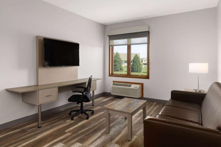 Pella, Pella에 위치한 Building Bos Landen Drive - wyndham - 1674069 유닛의 세련된 인테리어가 돋보이는 거실