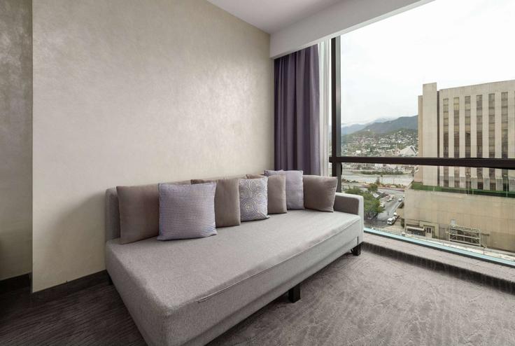 Monterrey, Monterrey에 위치한 Building Miguel Hidalgo y Costilla - wyndham - 1691879 유닛의 세련된 인테리어가 돋보이는 거실 Monterrey, Monterrey에 위치한 Building Miguel Hidalgo y Costilla - wyndham - 1691879 유닛의 세련된 인테리어가 돋보이는 거실