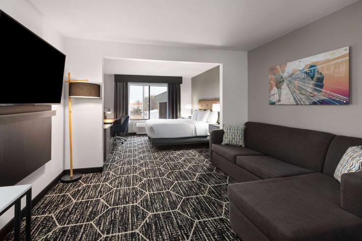 Building Roebuck Drive - wyndham - 1694038 adresindeki bir dairede modern mobilyalarla zarif bir şekilde tasarlanmış oturma odası Meridian, Meridian Building Roebuck Drive - wyndham - 1694038 adresindeki bir dairede modern mobilyalarla zarif bir şekilde tasarlanmış oturma odası Meridian, Meridian
