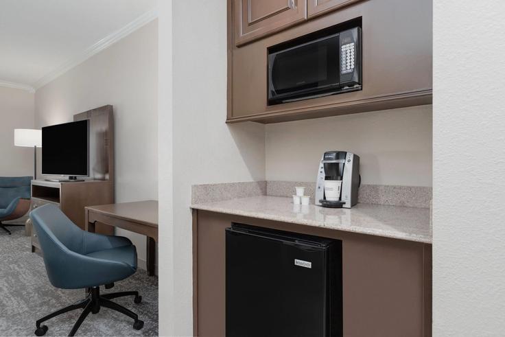 Lake Charles, Lake Charles에 위치한 Building Lake Street - wyndham - 1680427 유닛의 세련된 인테리어가 돋보이는 거실 Lake Charles, Lake Charles에 위치한 Building Lake Street - wyndham - 1680427 유닛의 세련된 인테리어가 돋보이는 거실
