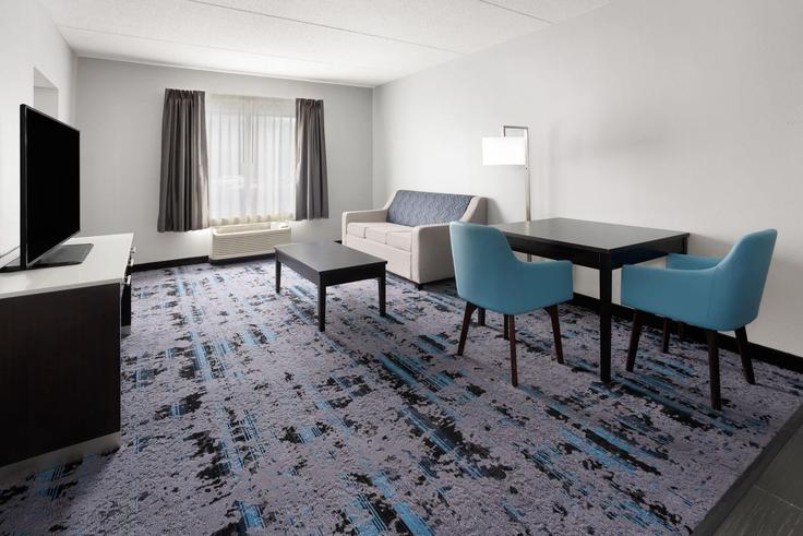 Chambersburg, Chambersburg에 위치한 Building Lincoln Way East - wyndham - 1683601 유닛의 세련된 인테리어가 돋보이는 거실 Chambersburg, Chambersburg에 위치한 Building Lincoln Way East - wyndham - 1683601 유닛의 세련된 인테리어가 돋보이는 거실
