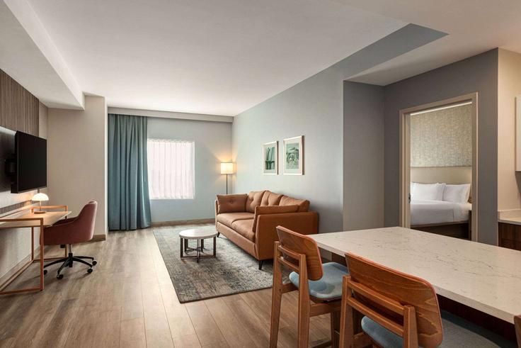 Elegant gestaltetes Wohnzimmer mit moderner Einrichtung in einer Wohnung im Building Jimmy Buffett Memorial Highway - wyndham - 1683413 in Lauderdale-by-the-Sea, Lauderdale-by-the-Sea Elegant gestaltetes Wohnzimmer mit moderner Einrichtung in einer Wohnung im Building Jimmy Buffett Memorial Highway - wyndham - 1683413 in Lauderdale-by-the-Sea, Lauderdale-by-the-Sea