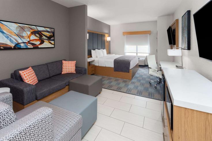 Salle de séjour élégante avec mobilier moderne dans un appartement à Building Acorn Drive - wyndham - 1679264 à Coralville, Coralville Salle de séjour élégante avec mobilier moderne dans un appartement à Building Acorn Drive - wyndham - 1679264 à Coralville, Coralville
