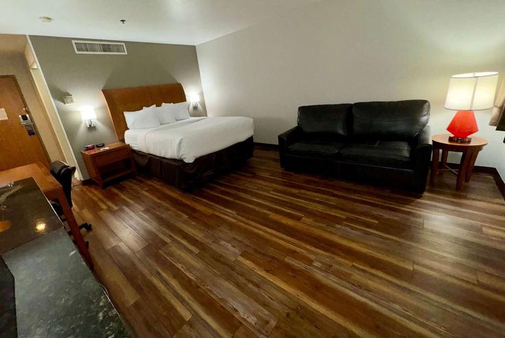 Elegante sala de estar con mobiliario moderno en un apartamento en Building North Reserve Street - wyndham - 1684628 en Missoula, Missoula Elegante sala de estar con mobiliario moderno en un apartamento en Building North Reserve Street - wyndham - 1684628 en Missoula, Missoula