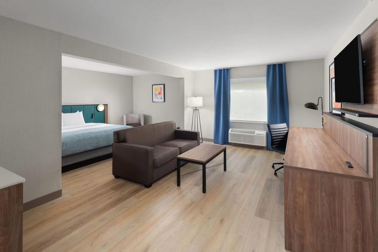 Augusta, Augusta에 위치한 Building Belair Frontage Road - wyndham - 1691723 유닛의 세련된 인테리어가 돋보이는 거실 Augusta, Augusta에 위치한 Building Belair Frontage Road - wyndham - 1691723 유닛의 세련된 인테리어가 돋보이는 거실