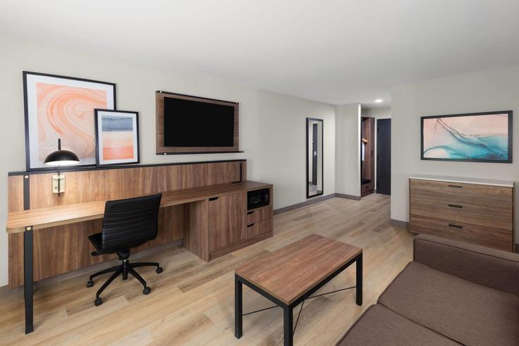 Augusta, Augusta에 위치한 Building Belair Frontage Road - wyndham - 1685132 유닛의 세련된 인테리어가 돋보이는 거실 Augusta, Augusta에 위치한 Building Belair Frontage Road - wyndham - 1685132 유닛의 세련된 인테리어가 돋보이는 거실