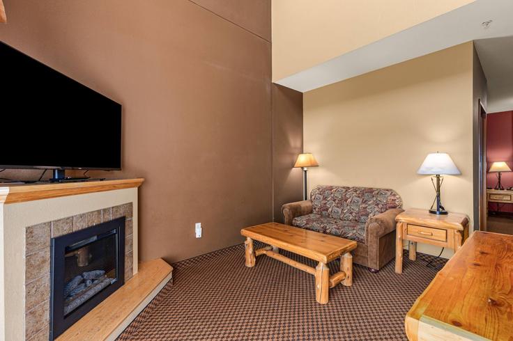 Elegant gestaltetes Wohnzimmer mit moderner Einrichtung in einer Wohnung im Building Lake Forest Road - wyndham - 1689256 in Baxter, Baxter