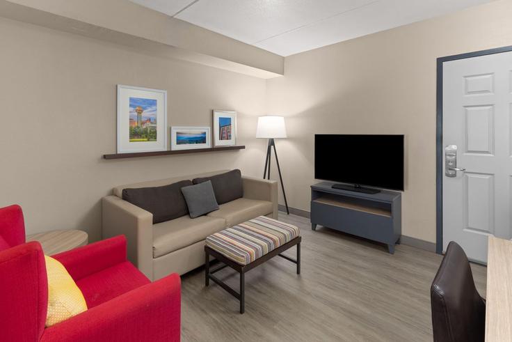 Farragut, Farragut에 위치한 Building North Campbell Station Road - wyndham - 1686413 유닛의 세련된 인테리어가 돋보이는 거실