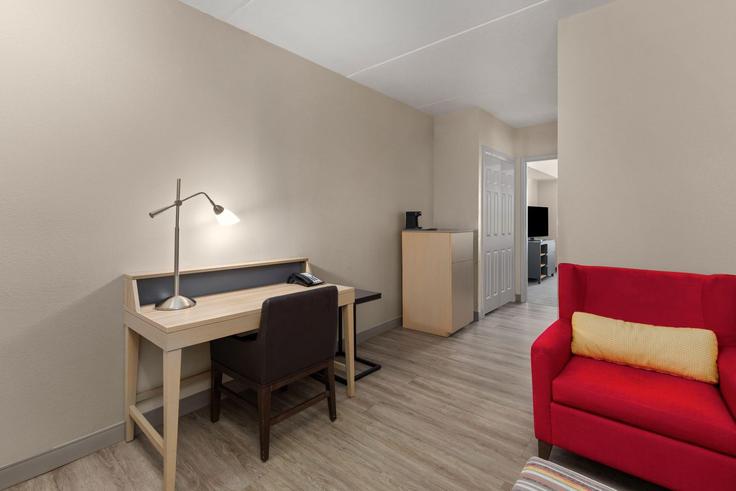 Farragut, Farragut에 위치한 Building North Campbell Station Road - wyndham - 1669212 유닛의 세련된 인테리어가 돋보이는 거실