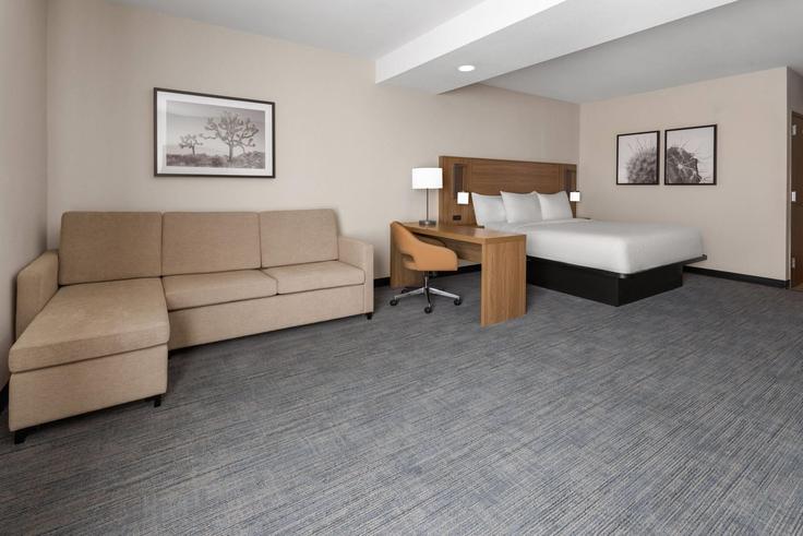 Phoenix, Phoenix에 위치한 Building North 89th Avenue - wyndham - 1670450 유닛의 세련된 인테리어가 돋보이는 거실 Phoenix, Phoenix에 위치한 Building North 89th Avenue - wyndham - 1670450 유닛의 세련된 인테리어가 돋보이는 거실