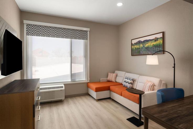 Salle de séjour élégante avec mobilier moderne dans un appartement à Building West Clover Road - wyndham - 1690022 à Tracy, Tracy Salle de séjour élégante avec mobilier moderne dans un appartement à Building West Clover Road - wyndham - 1690022 à Tracy, Tracy