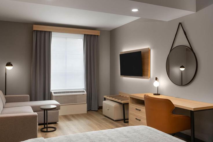 Building Zelt Strasse - wyndham - 1668551 adresindeki bir dairede modern mobilyalarla zarif bir şekilde tasarlanmış oturma odası Leavenworth, Leavenworth Building Zelt Strasse - wyndham - 1668551 adresindeki bir dairede modern mobilyalarla zarif bir şekilde tasarlanmış oturma odası Leavenworth, Leavenworth