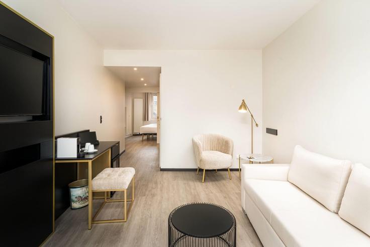 Salle de séjour élégante avec mobilier moderne dans un appartement à Building Wildpretmarkt - wyndham - 1692322 à Vienna, Vienna Salle de séjour élégante avec mobilier moderne dans un appartement à Building Wildpretmarkt - wyndham - 1692322 à Vienna, Vienna