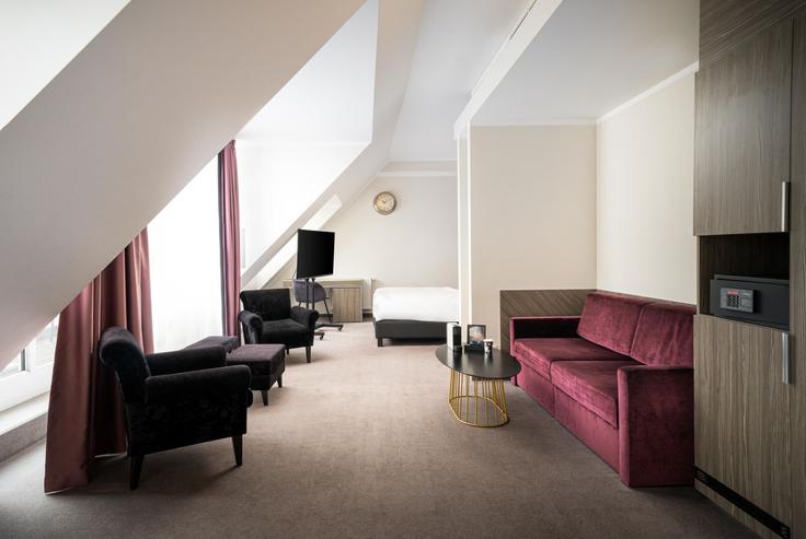 Elegant gestaltetes Wohnzimmer mit moderner Einrichtung in einer Wohnung im Building Webgasse - wyndham - 1693436 in Vienna, Vienna Elegant gestaltetes Wohnzimmer mit moderner Einrichtung in einer Wohnung im Building Webgasse - wyndham - 1693436 in Vienna, Vienna