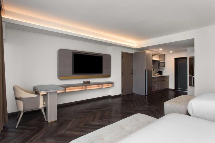 Sala de estar elegantemente projetada com móveis modernos em um apartamento no Building Harbor Drive - wyndham - 1674982 em Fort Lauderdale, Fort Lauderdale Sala de estar elegantemente projetada com móveis modernos em um apartamento no Building Harbor Drive - wyndham - 1674982 em Fort Lauderdale, Fort Lauderdale