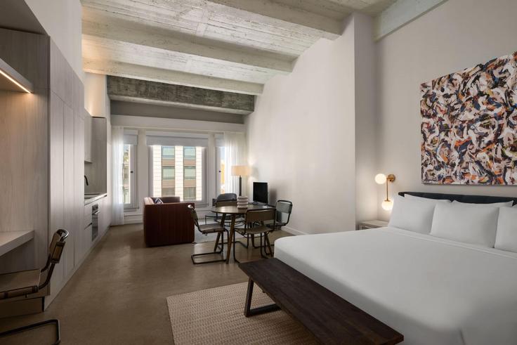 Los Angeles Los AngelesのBuilding South Spring Street - wyndham - 1681705のアパートメントにある、モダンな家具を備えたエレガントなデザインのリビングルーム Los Angeles Los AngelesのBuilding South Spring Street - wyndham - 1681705のアパートメントにある、モダンな家具を備えたエレガントなデザインのリビングルーム