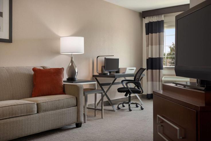 Del Rio, Del Rio에 위치한 Building Veterans Boulevard - wyndham - 1652320 유닛의 세련된 인테리어가 돋보이는 거실 Del Rio, Del Rio에 위치한 Building Veterans Boulevard - wyndham - 1652320 유닛의 세련된 인테리어가 돋보이는 거실