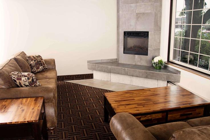 Juneau, Juneau에 위치한 Building Trout Street - wyndham - 1680933 유닛의 세련된 인테리어가 돋보이는 거실