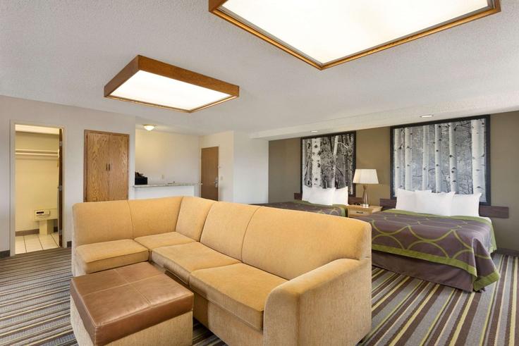 Westminster WestminsterのBuilding Melody Drive - wyndham - 1694149のアパートメントにある、モダンな家具を備えたエレガントなデザインのリビングルーム