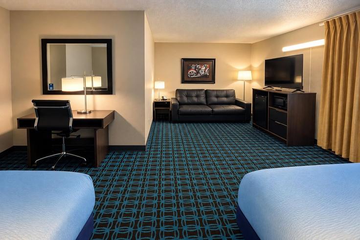 Elegant gestaltetes Wohnzimmer mit moderner Einrichtung in einer Wohnung im Building Lazelle Street - wyndham - 1679728 in Sturgis, Sturgis Elegant gestaltetes Wohnzimmer mit moderner Einrichtung in einer Wohnung im Building Lazelle Street - wyndham - 1679728 in Sturgis, Sturgis