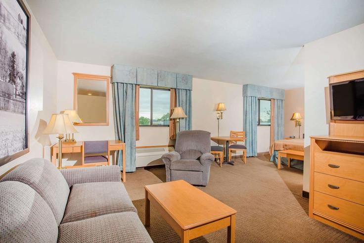 Monroe, Monroe에 위치한 Building 6th Street - wyndham - 1684900 유닛의 세련된 인테리어가 돋보이는 거실