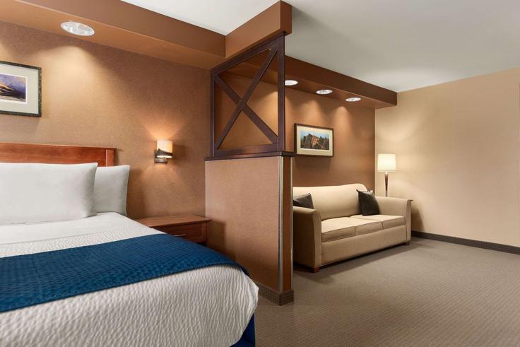 Brandon BrandonのBuilding Currie Boulevard - wyndham - 1658506のアパートメントにある、モダンな家具を備えたエレガントなデザインのリビングルーム