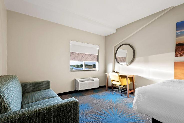 Mitchell, Mitchell에 위치한 Building South Burr Street - wyndham - 1659127 유닛의 세련된 인테리어가 돋보이는 거실 Mitchell, Mitchell에 위치한 Building South Burr Street - wyndham - 1659127 유닛의 세련된 인테리어가 돋보이는 거실