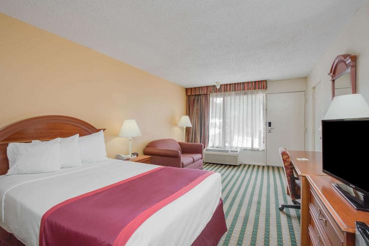1 möblierte Einzimmerwohnung in Smokey Park Highway 1652858P , Candler, Candler, Foto 1