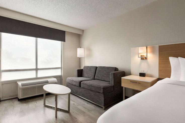 Salle de séjour élégante avec mobilier moderne dans un appartement à Building Day Drive Northwest - wyndham - 1664215 à Duluth, Duluth Salle de séjour élégante avec mobilier moderne dans un appartement à Building Day Drive Northwest - wyndham - 1664215 à Duluth, Duluth