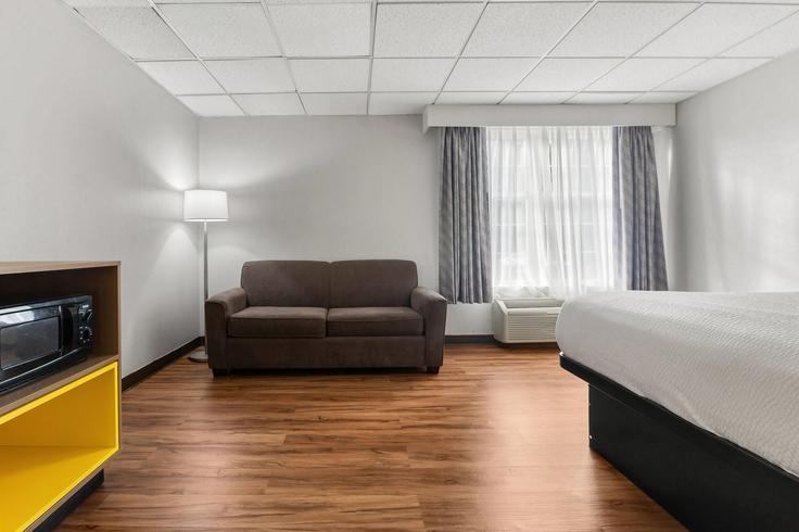 Madisonville, Madisonville에 위치한 Building Cs-1355-30 - wyndham - 1665110 유닛의 세련된 인테리어가 돋보이는 거실