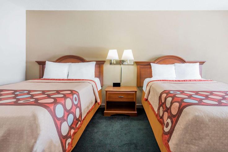 1 quarto mobiliado em apartamentos em Seneca Road 1669707P, Greensboro, Greensboro, foto 1