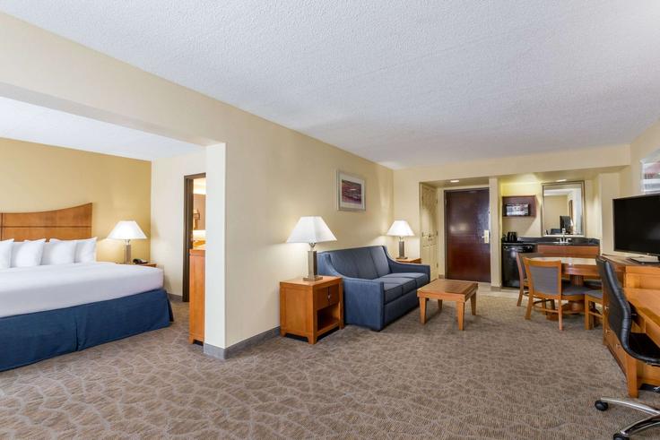 Building Windhover Drive - wyndham - 1663442 adresindeki bir dairede modern mobilyalarla zarif bir şekilde tasarlanmış oturma odası Orlando, Orlando Building Windhover Drive - wyndham - 1663442 adresindeki bir dairede modern mobilyalarla zarif bir şekilde tasarlanmış oturma odası Orlando, Orlando