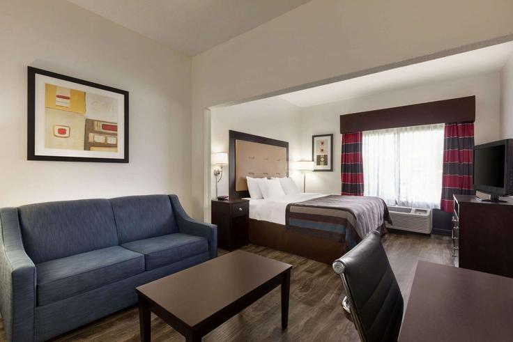 Elegante sala de estar con mobiliario moderno en un apartamento en Building Eastern Boulevard - wyndham - 1673357 en Montgomery, Montgomery Elegante sala de estar con mobiliario moderno en un apartamento en Building Eastern Boulevard - wyndham - 1673357 en Montgomery, Montgomery
