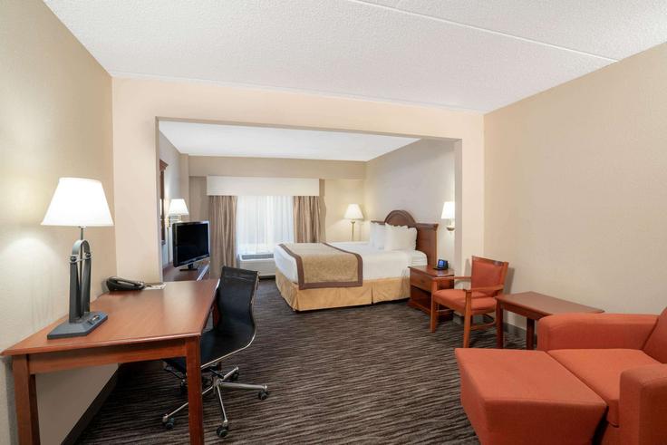 Building Business Center Drive - wyndham - 1664385 adresindeki bir dairede modern mobilyalarla zarif bir şekilde tasarlanmış oturma odası Charlotte, Charlotte Building Business Center Drive - wyndham - 1664385 adresindeki bir dairede modern mobilyalarla zarif bir şekilde tasarlanmış oturma odası Charlotte, Charlotte